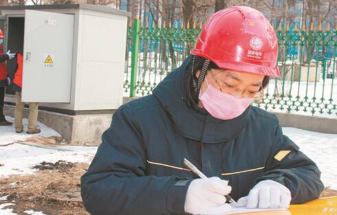 帶頭沖在防疫保電一線——記黑龍江佳木斯供電公司高新開發園區供電中心主任徐軼