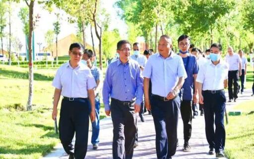 國家電投集團黨組成員、副總經理王樹東一行赴七師胡楊河市調研
