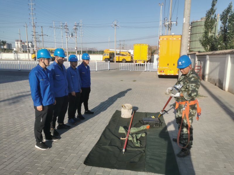 烏海電業局配電帶電作業中心：現場培訓求實效，技能素質再提升