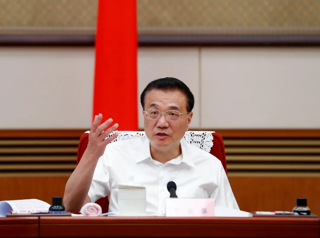 李克強(qiáng)：發(fā)揮西部風(fēng)、光、水電等優(yōu)勢 建大型清潔能源基地