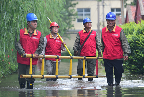 趕考爭先架心橋——國家電網河北電力共產黨員服務隊發展紀實