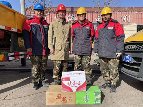 烏海電業(yè)局配電帶電作業(yè)處助力“煤改電”，送溫暖進(jìn)現(xiàn)場