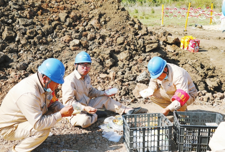 海南送變電公司圓滿完成環島旅游公路電力遷改工程任務