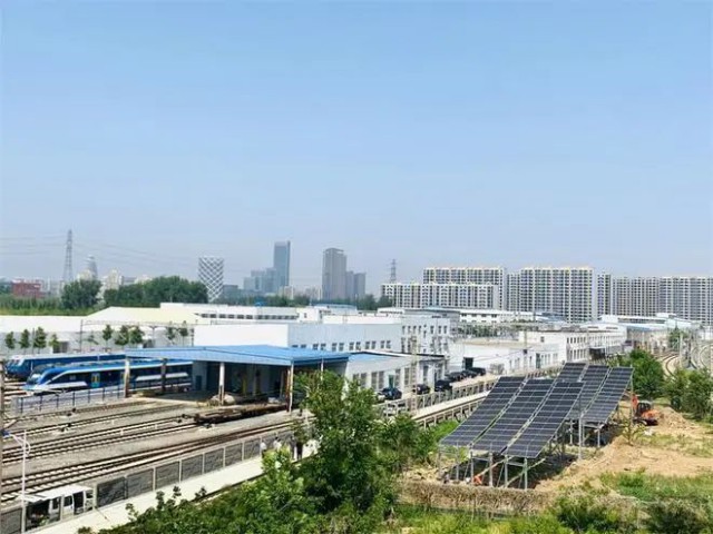 全國首個！英利集團“光伏+鐵路”示范項目順利并網