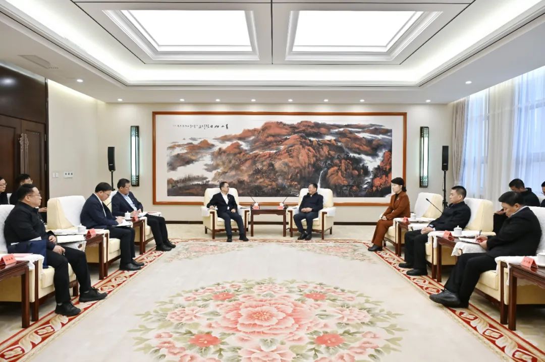 中國大唐集團有限公司董事長鄒磊拜會內蒙古自治區黨委書記孫紹騁、自治區主席王莉霞