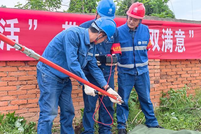 國網商洛供電公司圓滿完成年度首次35千伏帶電作業