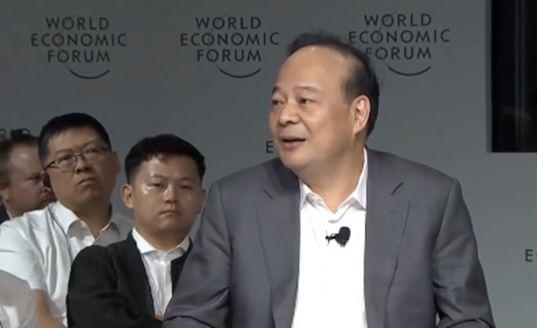 寧德時代董事長曾毓群回應“卷王”標簽，強調價