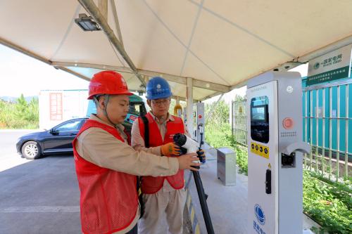 國網壽寧縣供電公司充電設施巡檢 護航節日綠色出行