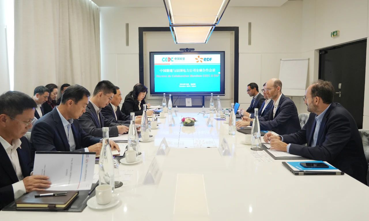 中國能建黨委書記、董事長宋海良與法國電力公司新能源集團執行總裁塞德里克·勒布塞會談