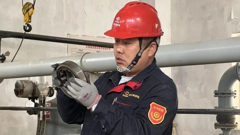 雷厲風行的他——記陜投集團趙石畔煤電灰硫專業工程師凌科研