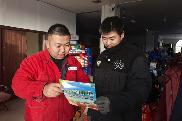 內蒙古電力集團烏海千里山供電公司蒙電愛心光明行，用電無憂進社區
