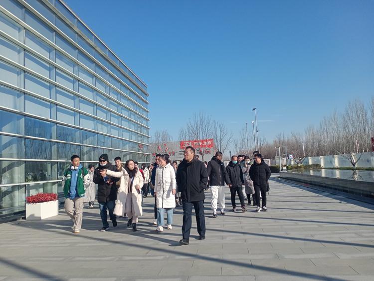 華北電大工創中心黨支部組織師生赴大興國際氫能示范區參觀學習