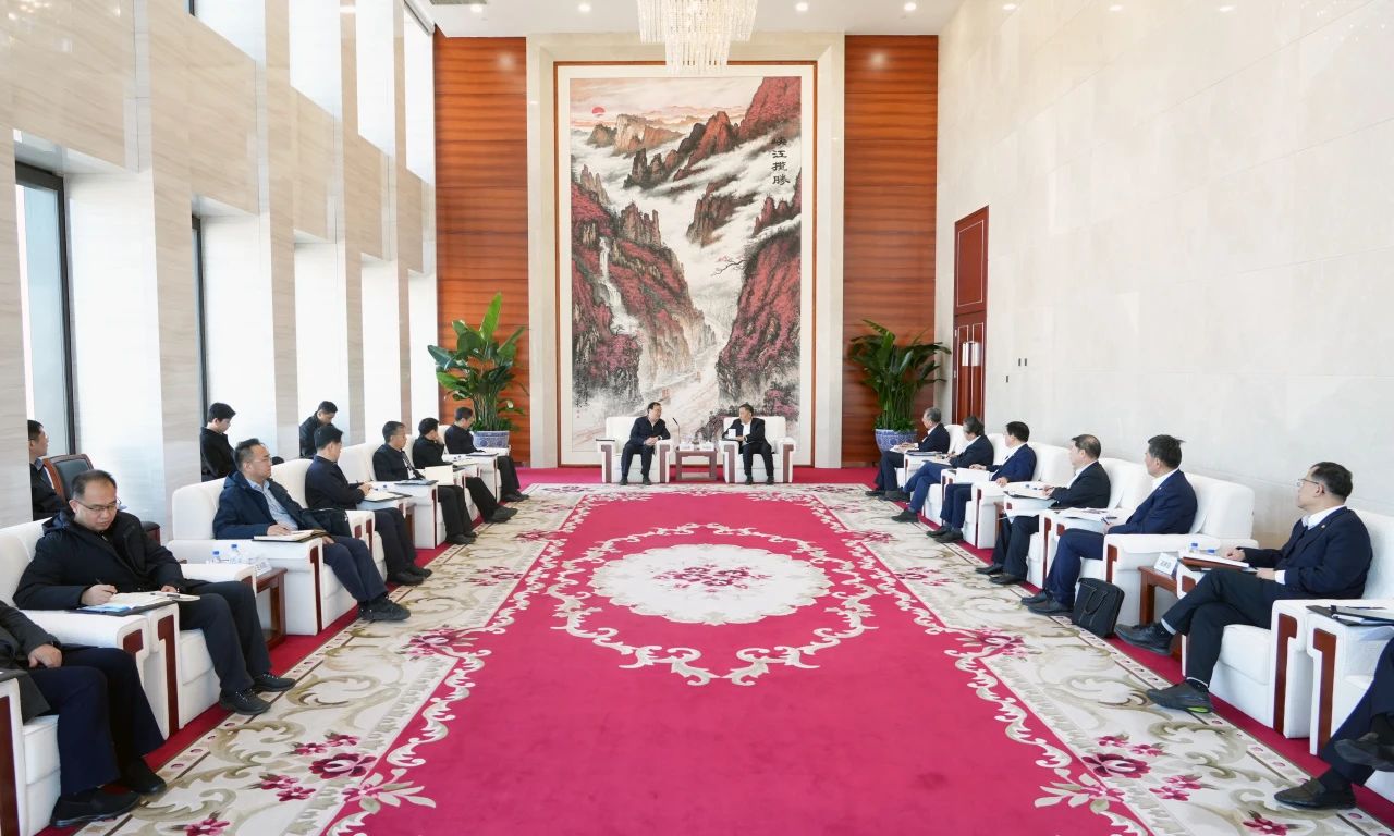 中國(guó)能建董事長(zhǎng)宋海良、總經(jīng)理倪真與中國(guó)南水北調(diào)集團(tuán)董事長(zhǎng)汪安南、總經(jīng)理孫志禹會(huì)談