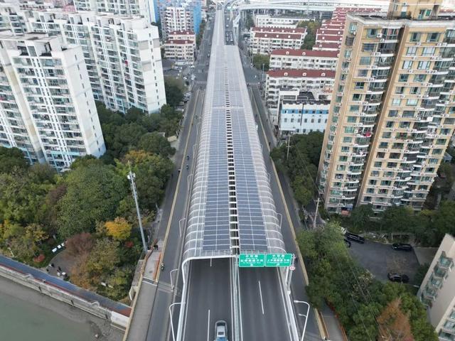 虹梅南路隔聲棚光伏發電項目徐匯段建設完成!