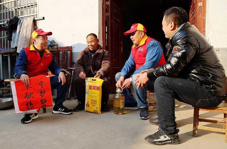國網利辛縣供電公司揮毫送祝福 情暖小鄉村