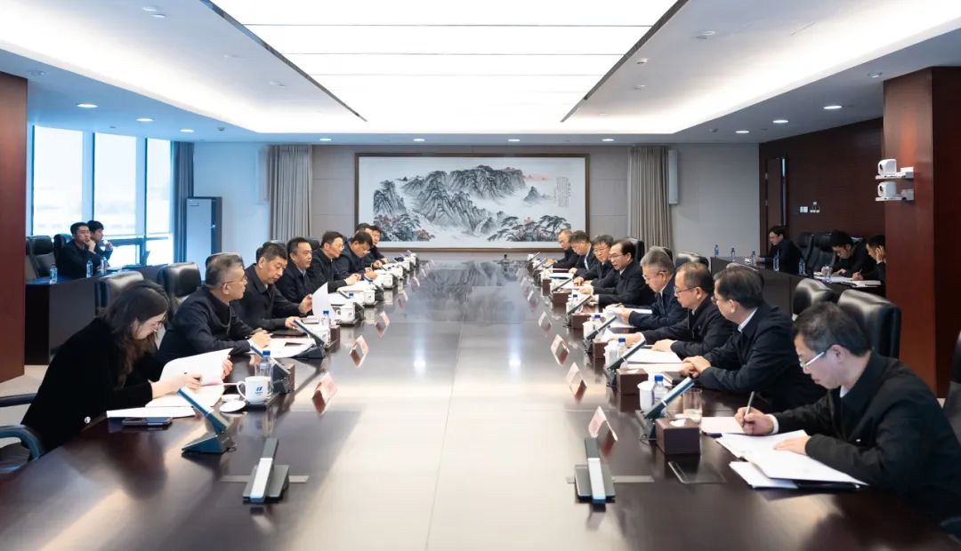 華電集團(tuán)董事長江毅、總經(jīng)理葉向東與哈電集團(tuán)董事長曹志安、總經(jīng)理黃偉舉行會談