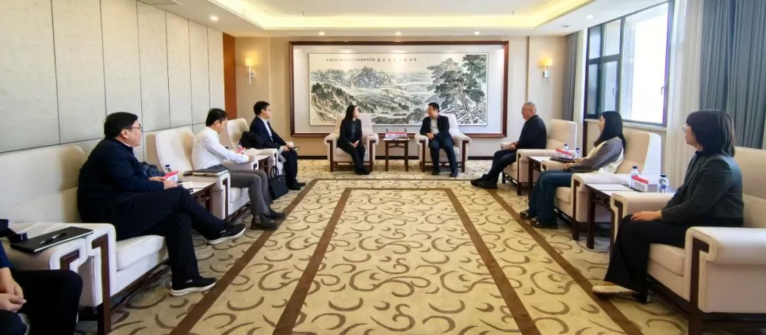 中國(guó)農(nóng)業(yè)銀行吉林省分行黨委委員、副行長(zhǎng)兼長(zhǎng)春分行黨委書(shū)記、行長(zhǎng)曹紅一行拜訪(fǎng)華電吉林公司
